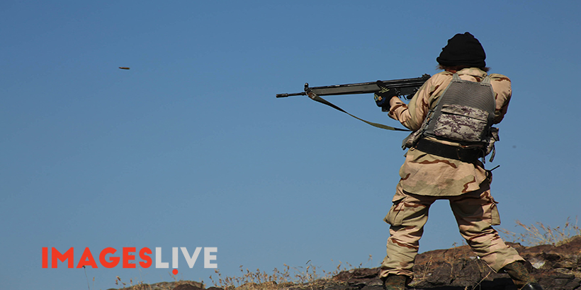 Members of the Popular Resistance and the National Army, both backing Abd Rabbuh Mansur Hadi’s government, have stormed and gained controlled of the village of Seertin in the southern part of the Taiz governorate, which was under the control of Ansar Allah group, the Houthi rebels.  Currently, the battle is still taking place, while the Yemeni resistance is advancing in the area.